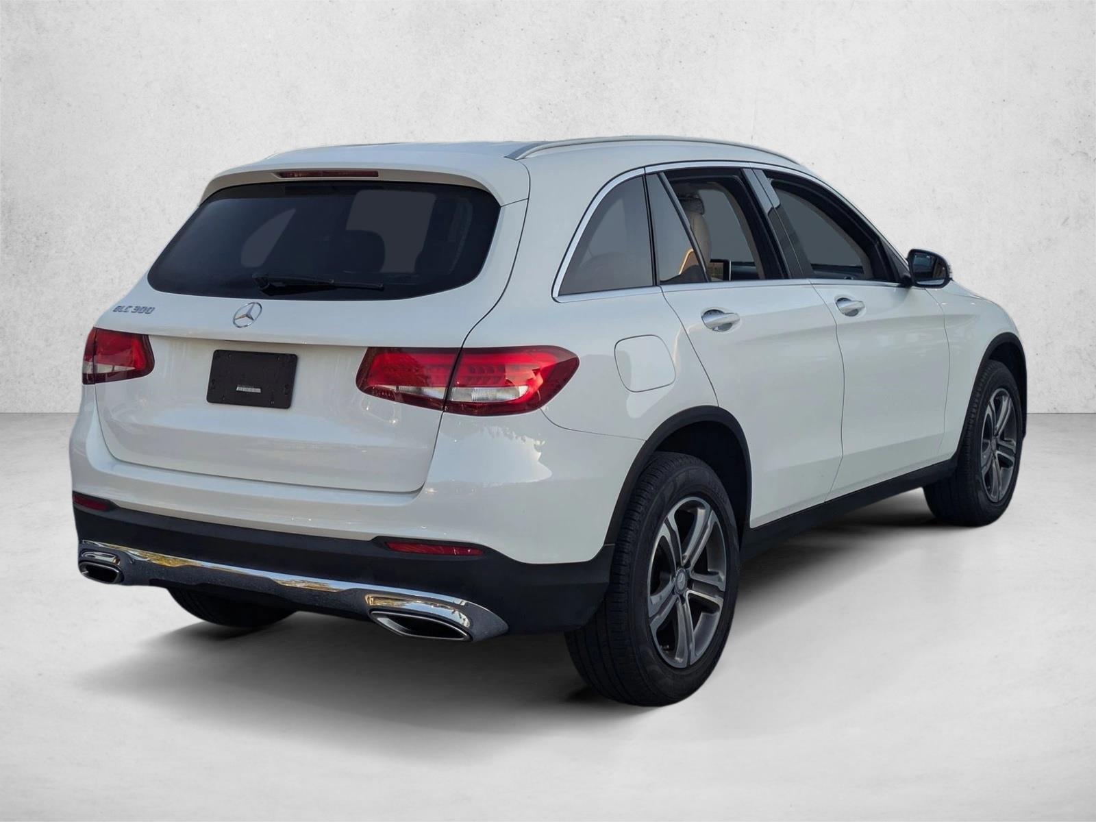 2016 Mercedes Benz GLC 300 photo 4