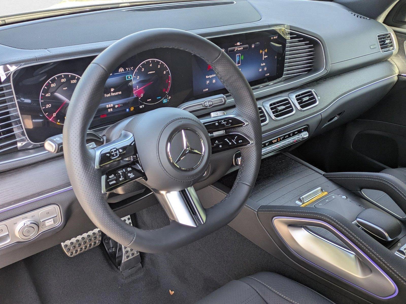 2025 Mercedes Benz GLS 580 4MATIC photo 3