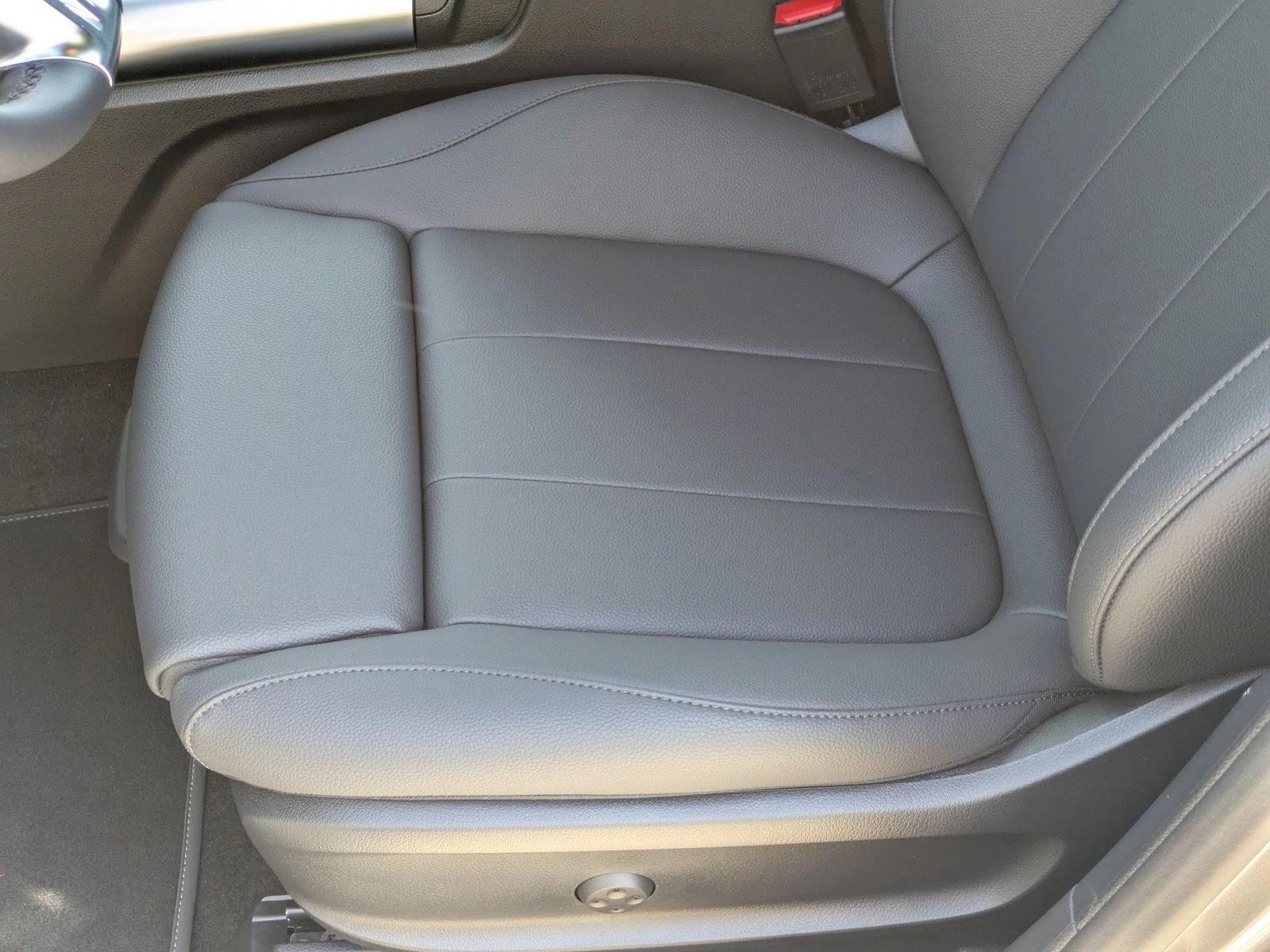 2025 Mercedes Benz GLA 250 4MATIC photo 4