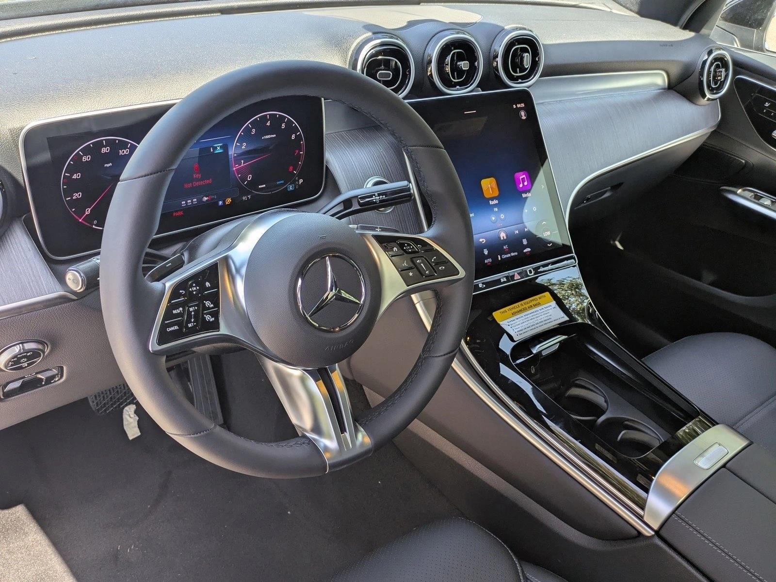 2025 Mercedes Benz GLC 300 photo 3