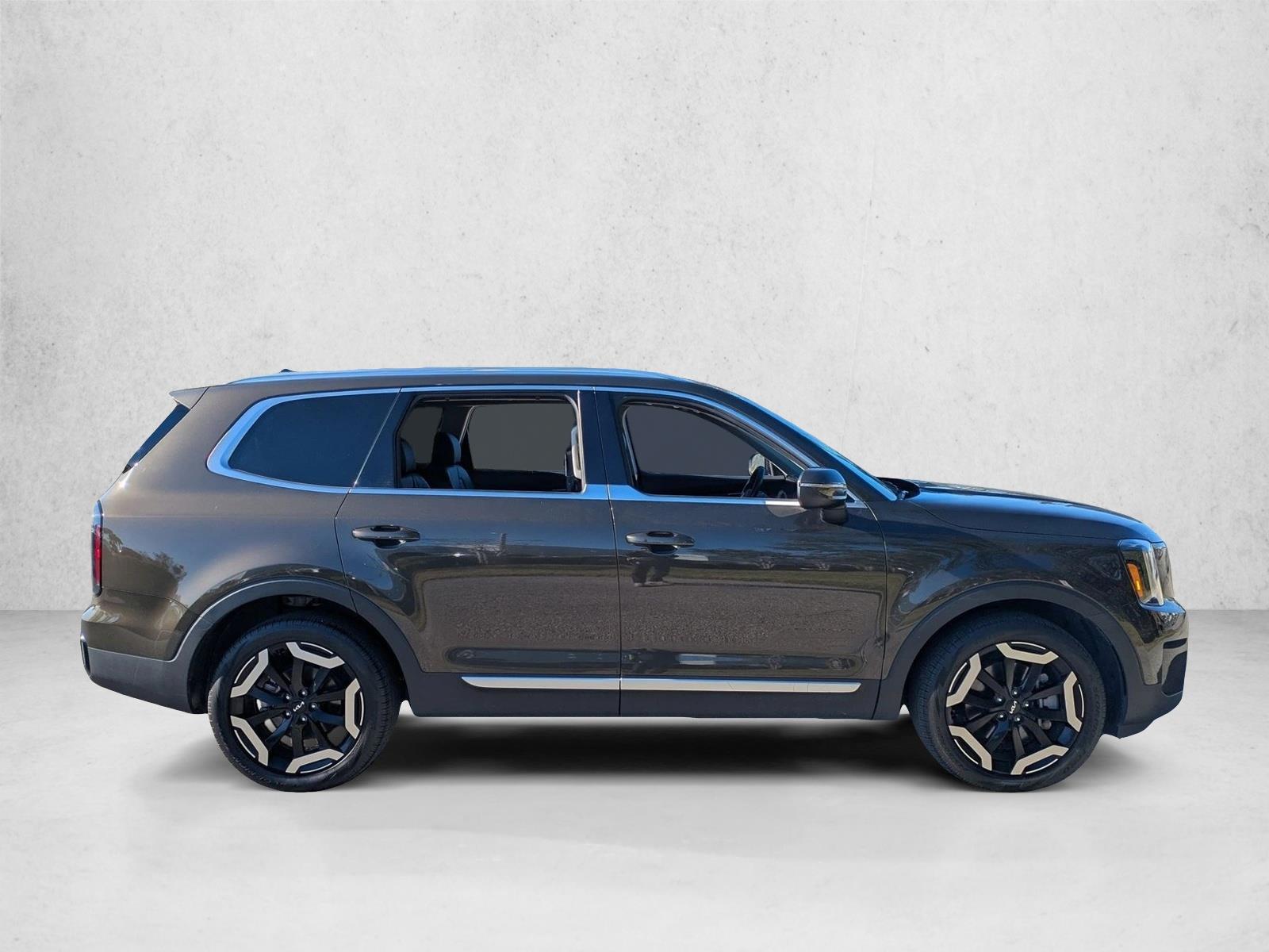 2023 Kia Telluride EX photo 2
