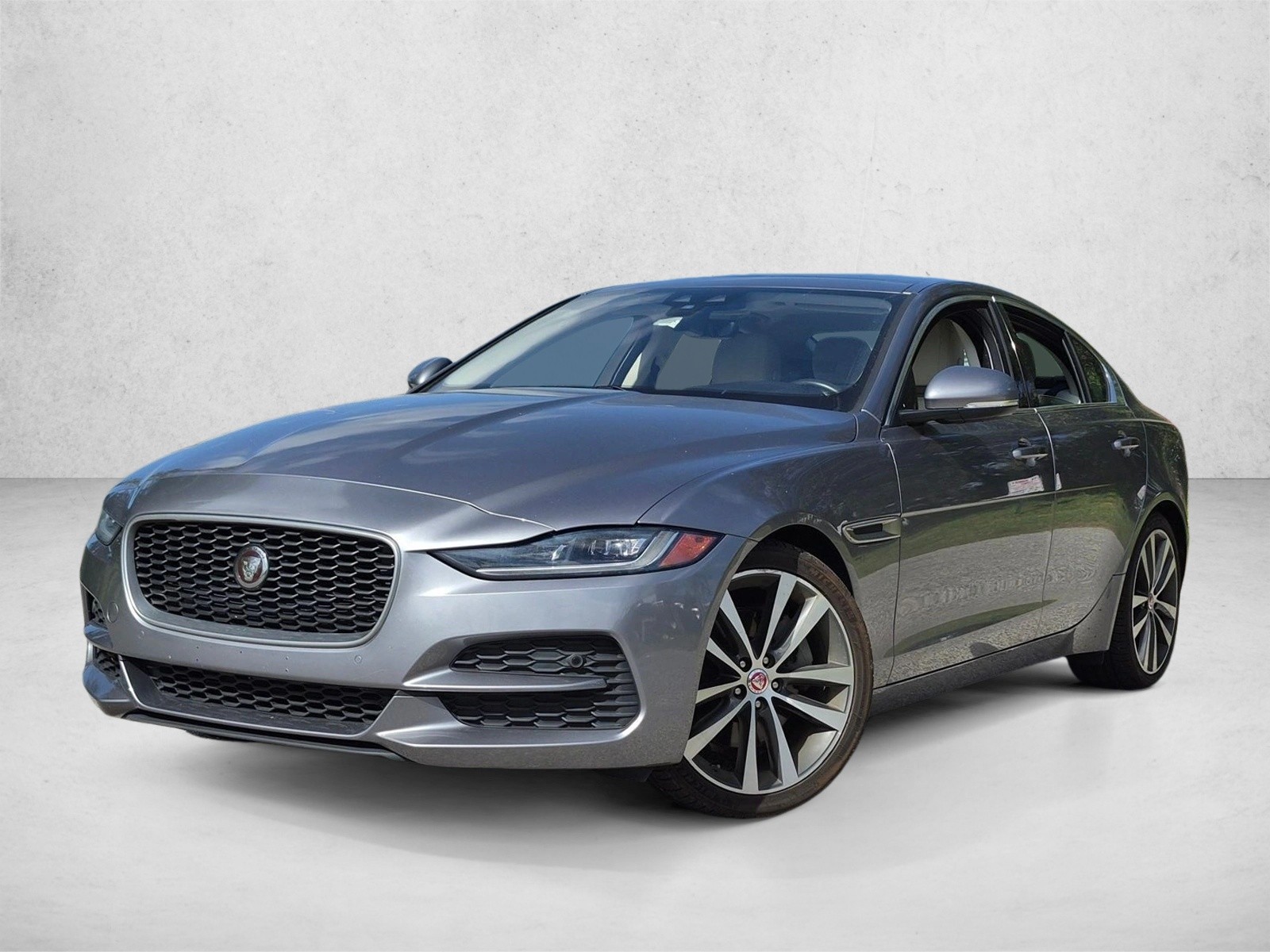 Jaguar XE