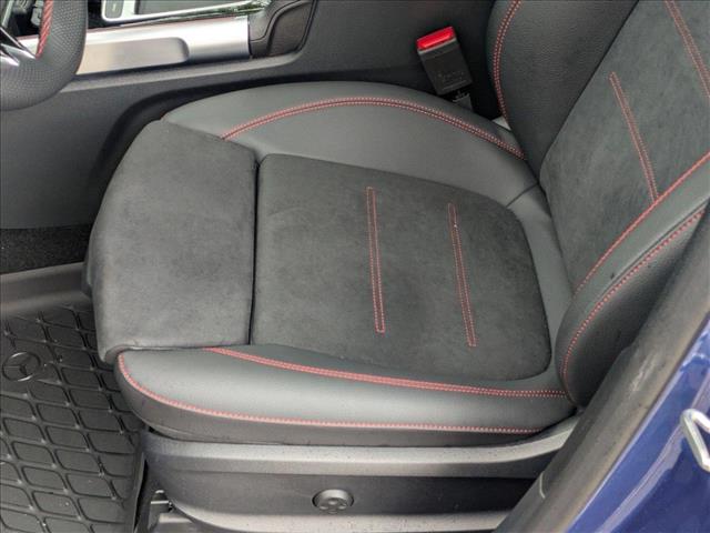 2025 Mercedes Benz GLB 250 photo 4