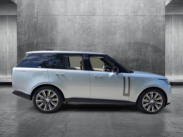 2023 Land Rover Range Rover SE photo 2