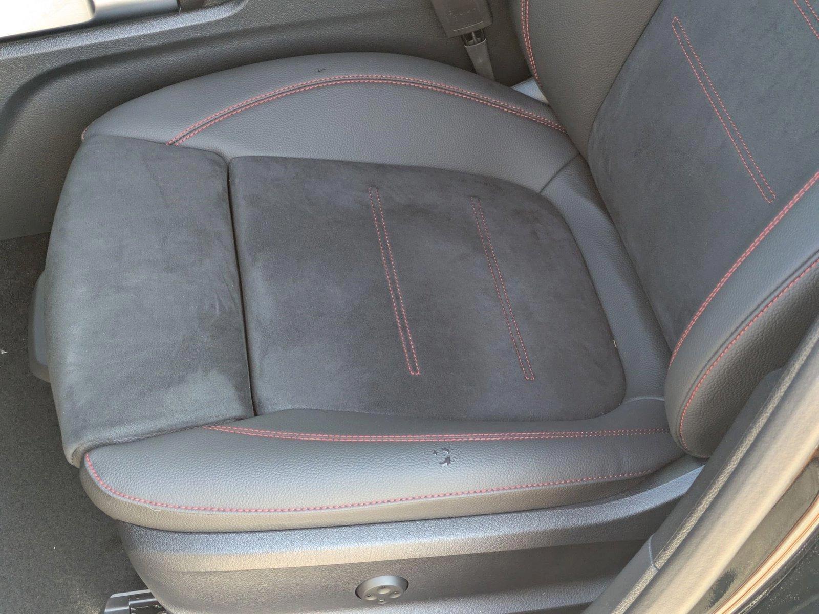 2025 Mercedes Benz GLB 250 photo 4