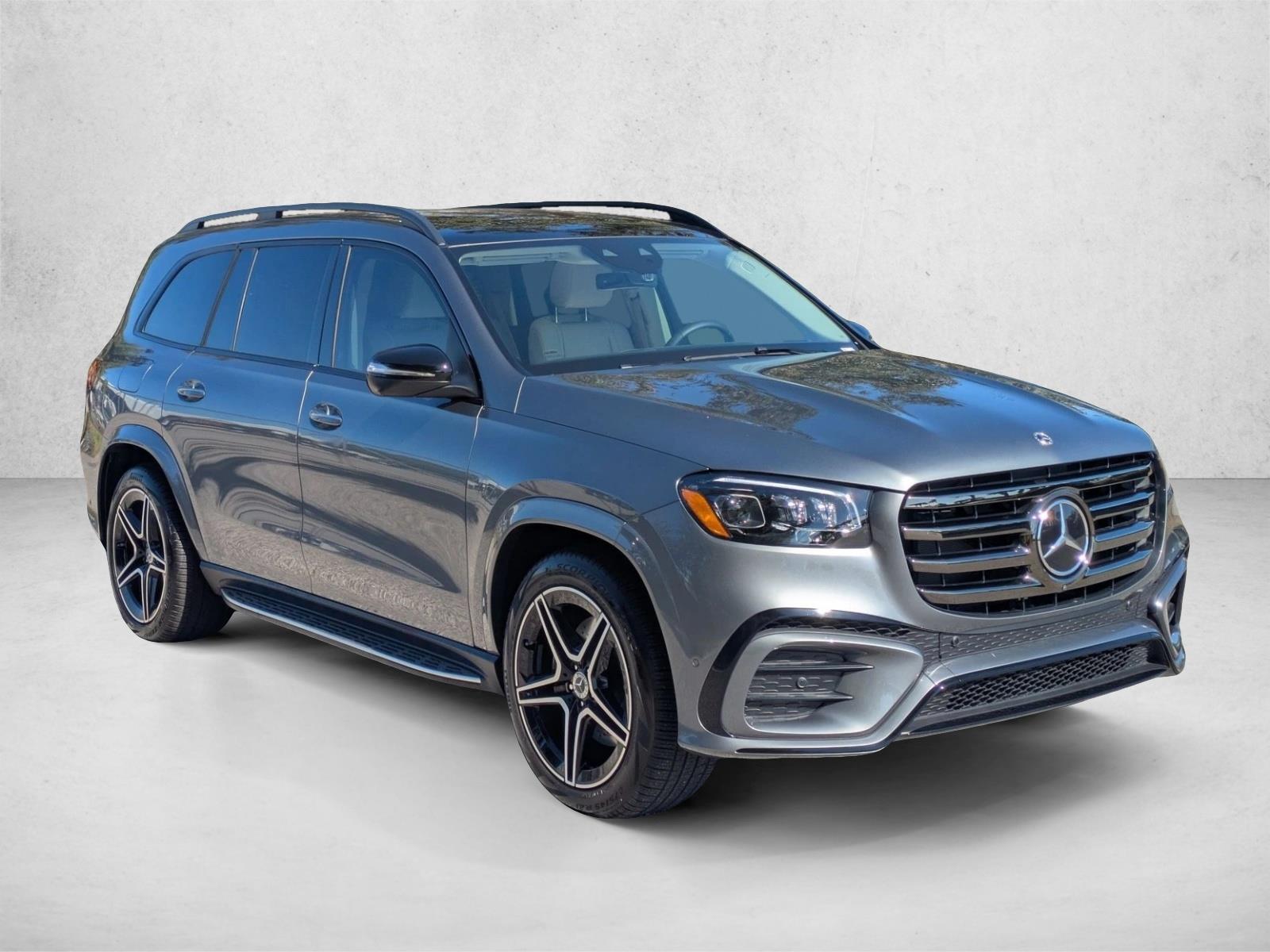 2025 Mercedes Benz GLS 450 4MATIC photo 3