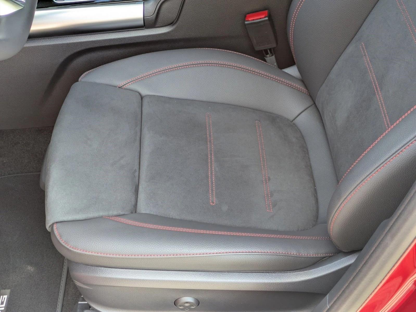 2025 Mercedes Benz GLA 250 photo 4