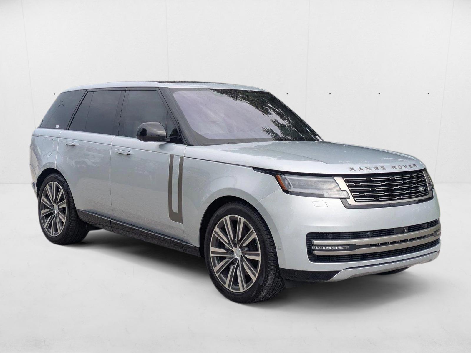 2023 Land Rover Range Rover SE photo 3