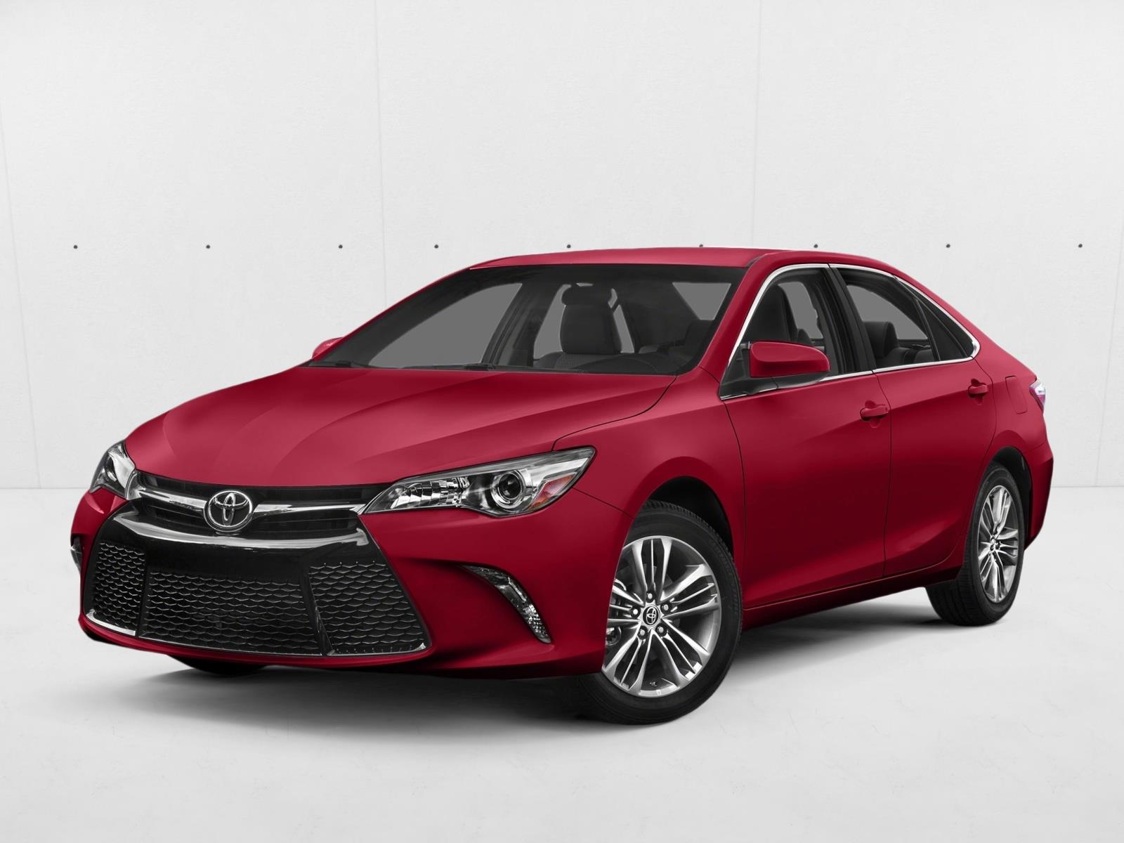 2015 Toyota Camry SE's photo