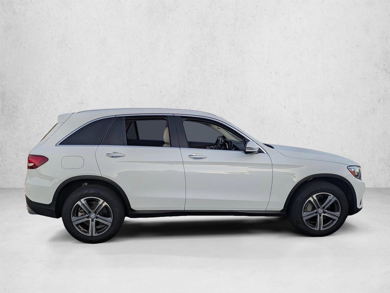 2016 Mercedes Benz GLC 300 photo 3