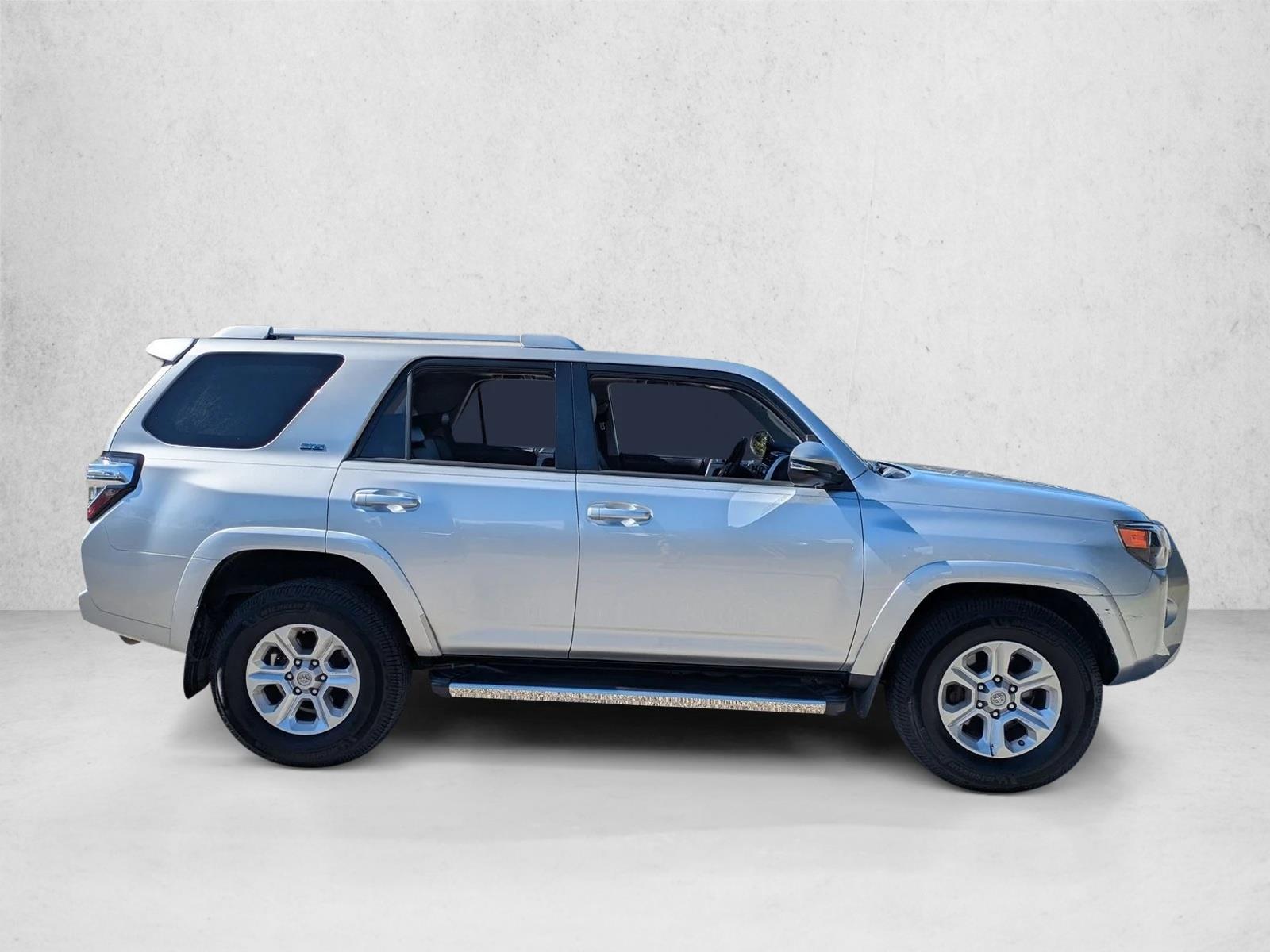 2017 Toyota 4Runner SR5 Premium photo 4