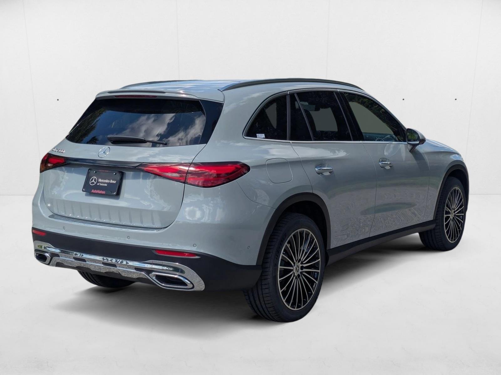 2026 Mercedes Benz GLC 300 photo 2