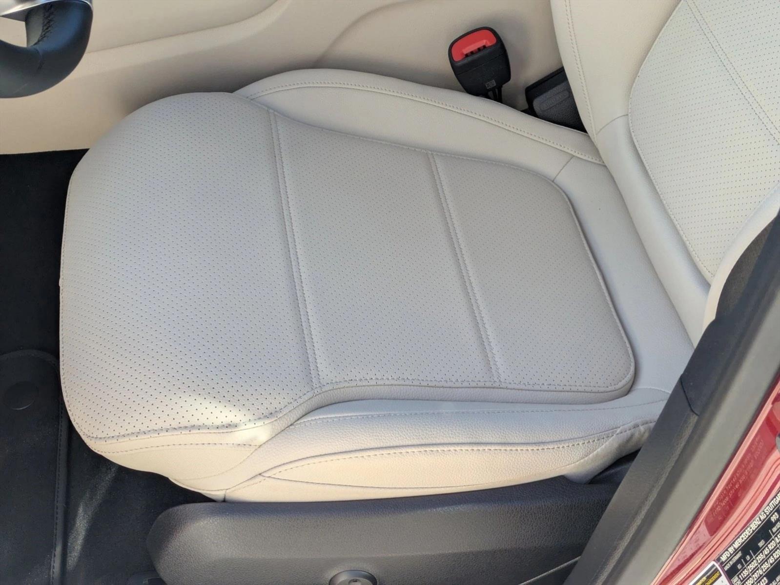 2026 Mercedes Benz GLC 300 photo 4