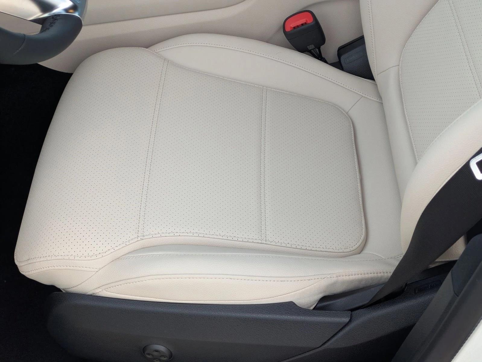 2026 Mercedes Benz GLC 300 photo 4