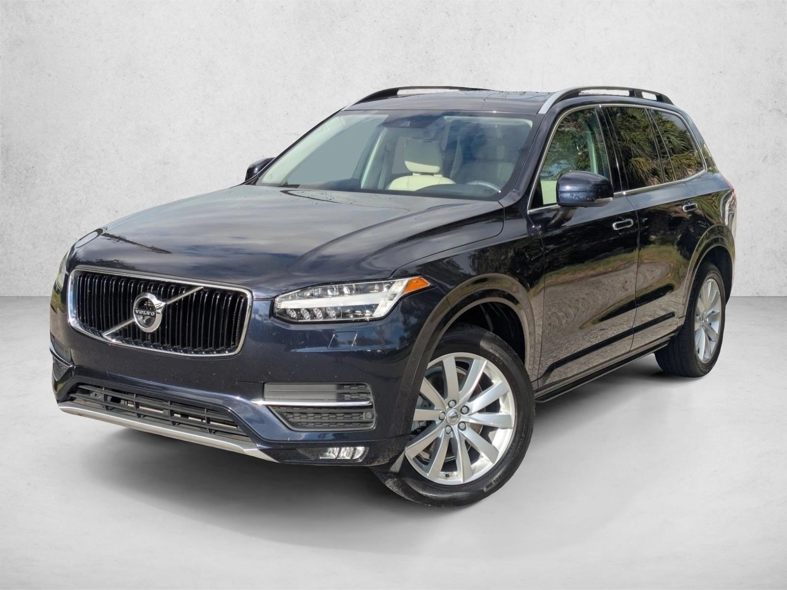 2016 Volvo XC90 Momentum