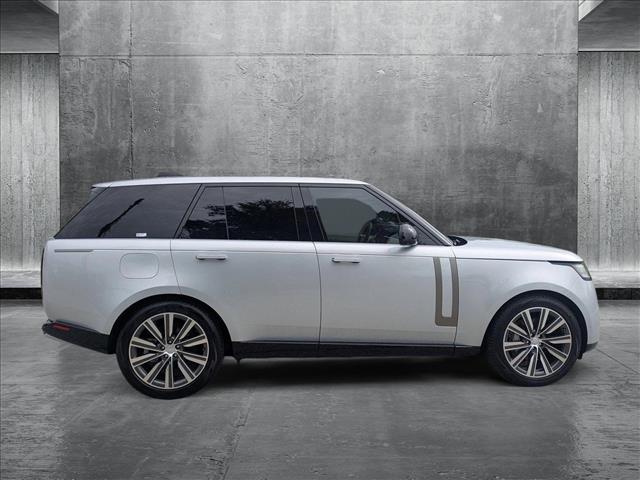 2023 Land Rover Range Rover SE photo 4