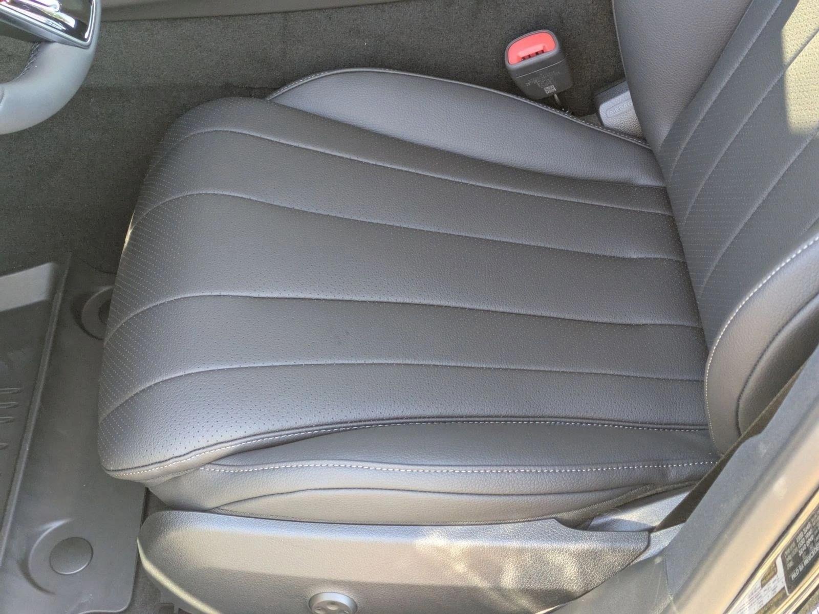 2026 Mercedes Benz E 350 4MATIC Sedan photo 4