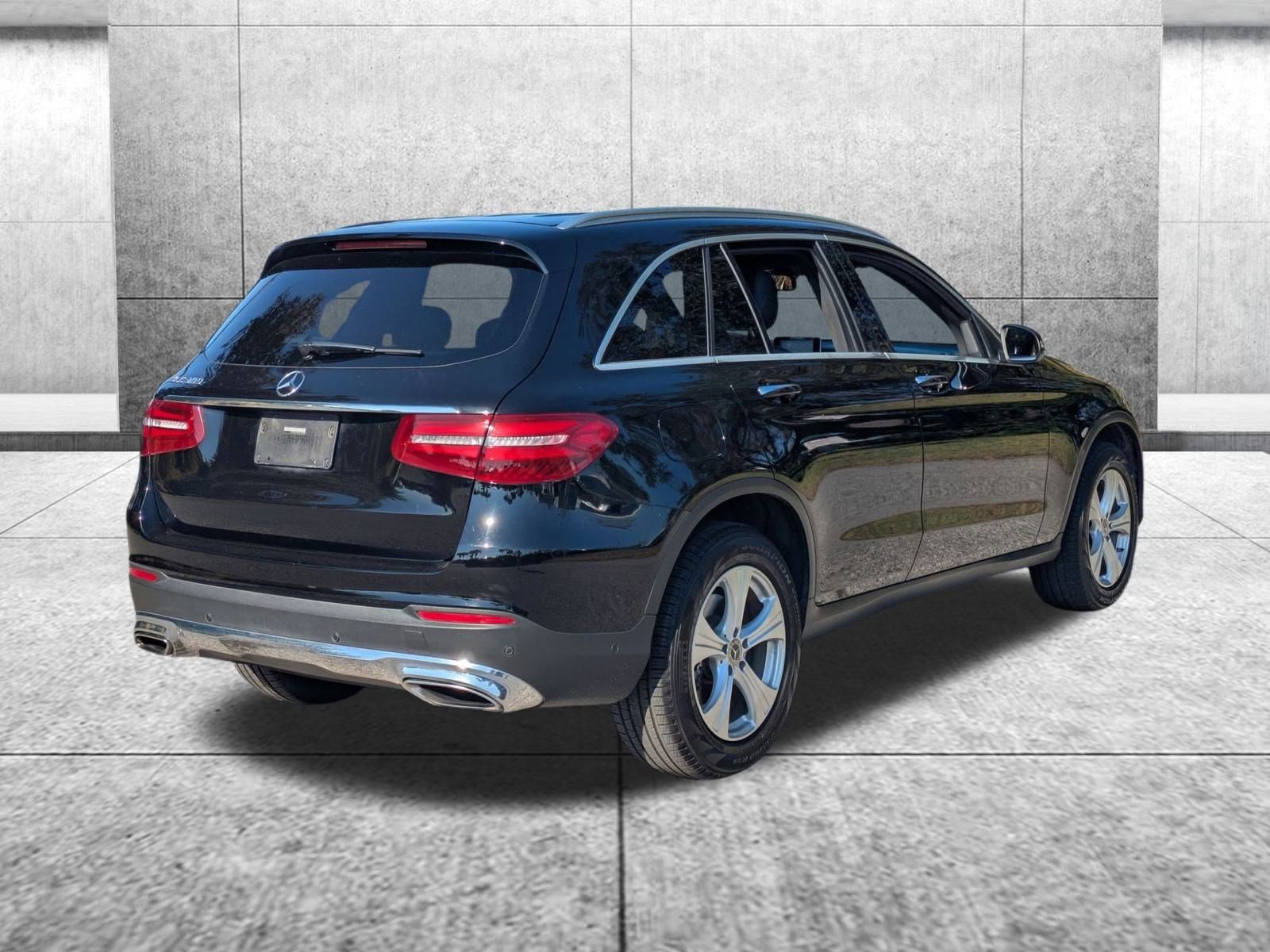 2018 Mercedes Benz GLC 300 photo 3