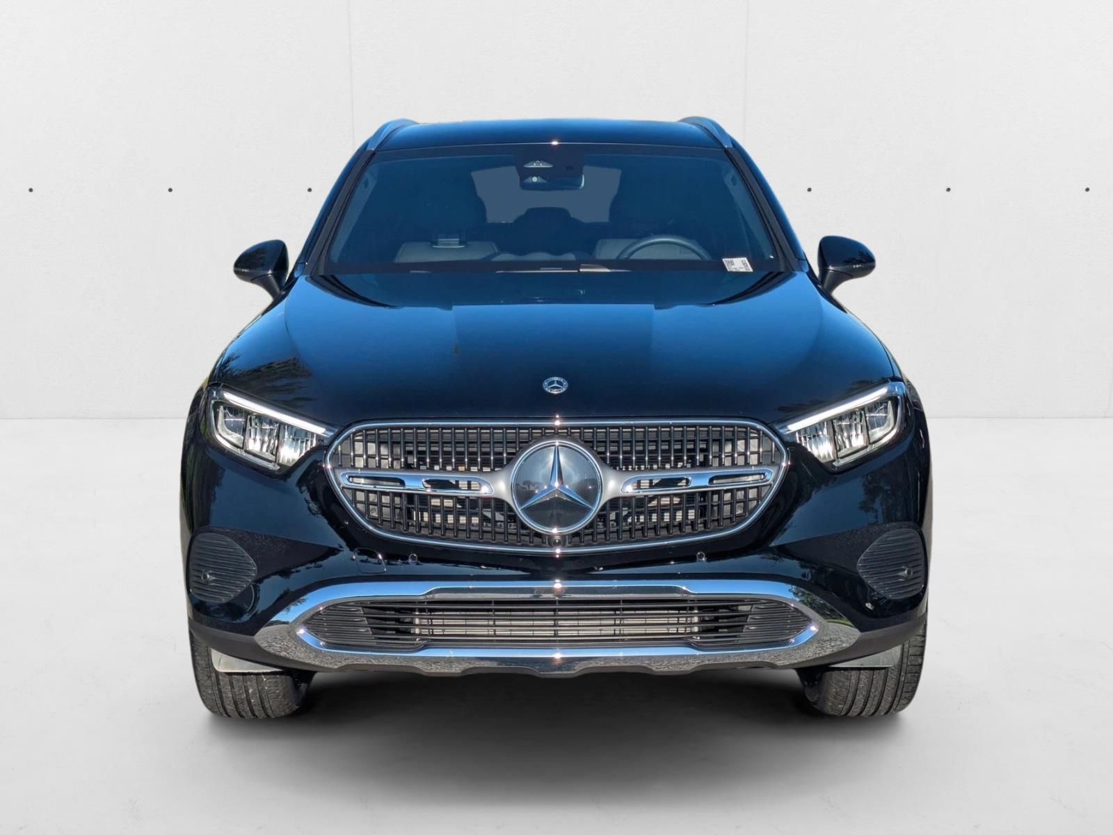 2025 Mercedes Benz GLC 300 photo 2
