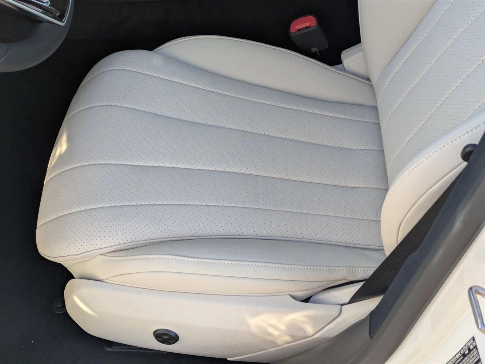 2026 Mercedes Benz E 350 4MATIC Sedan photo 4