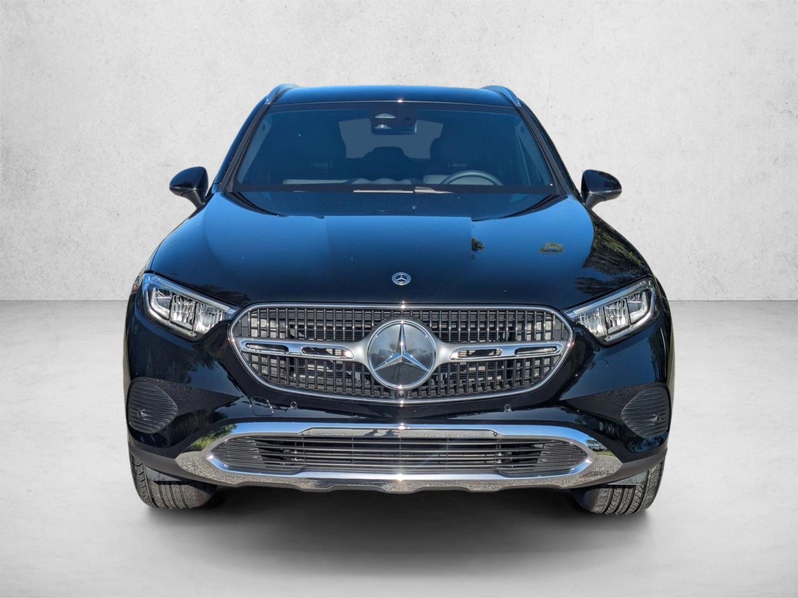 2025 Mercedes Benz GLC 300 photo 2