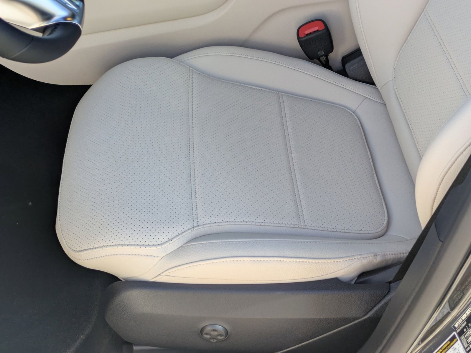 2026 Mercedes Benz GLC 300 photo 4