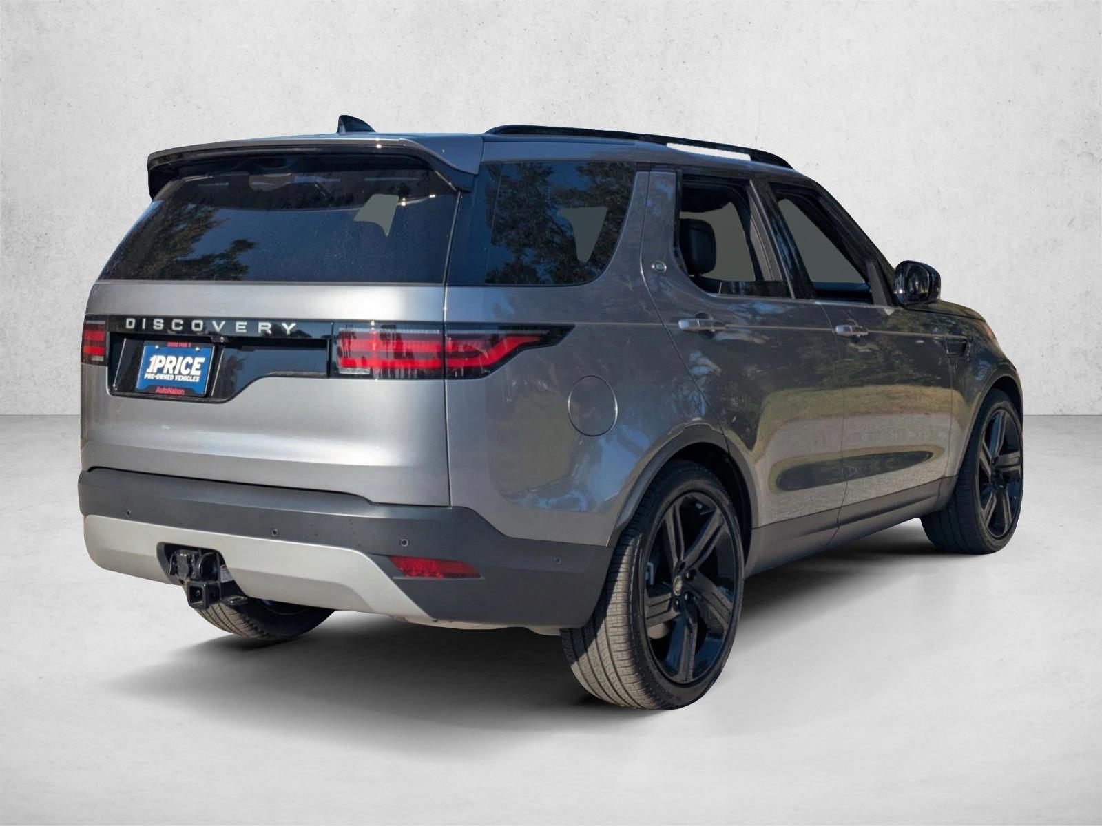 2025 Land Rover Discovery P300 S photo 2