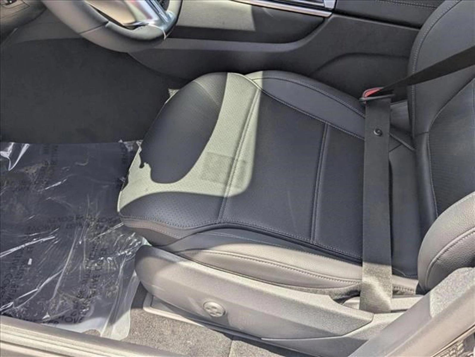 2026 Mercedes Benz GLC 350e 4MATIC photo 4