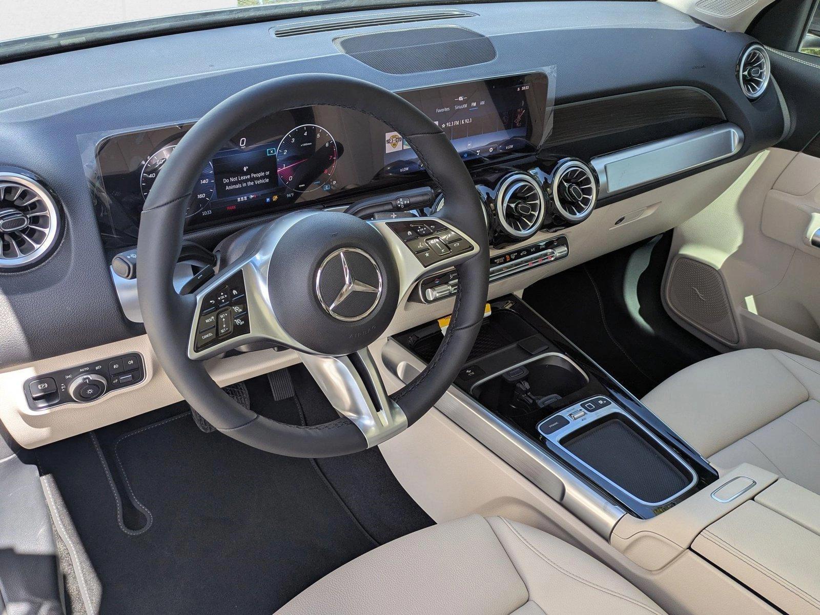 2025 Mercedes Benz GLB 250 4MATIC photo 3