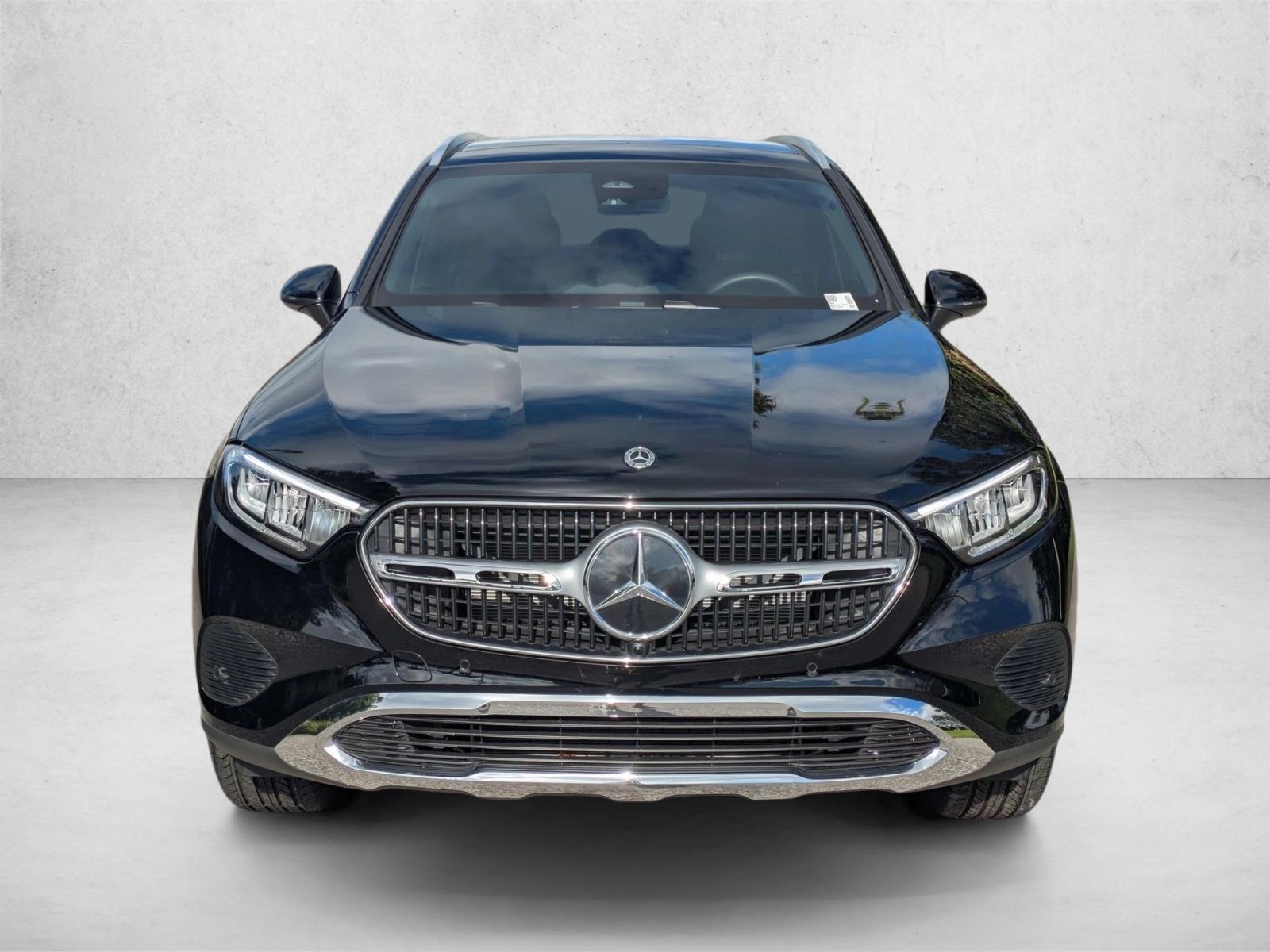 2025 Mercedes Benz GLC 300 photo 2
