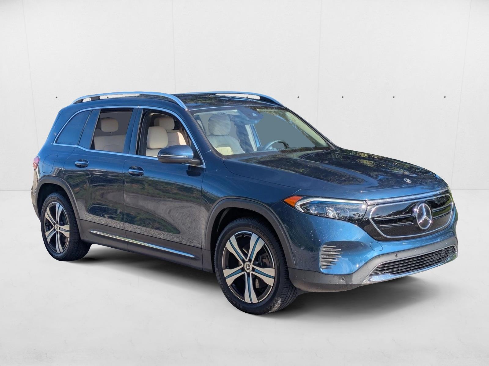 2023 Mercedes Benz EQB 250+ photo 3