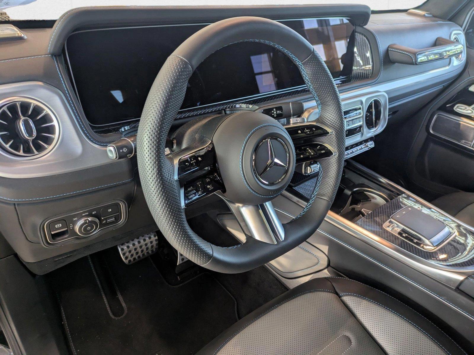 2025 Mercedes Benz G photo 3
