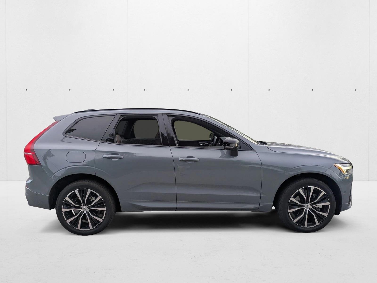 2024 Volvo XC60 B5 Ultimate photo 4