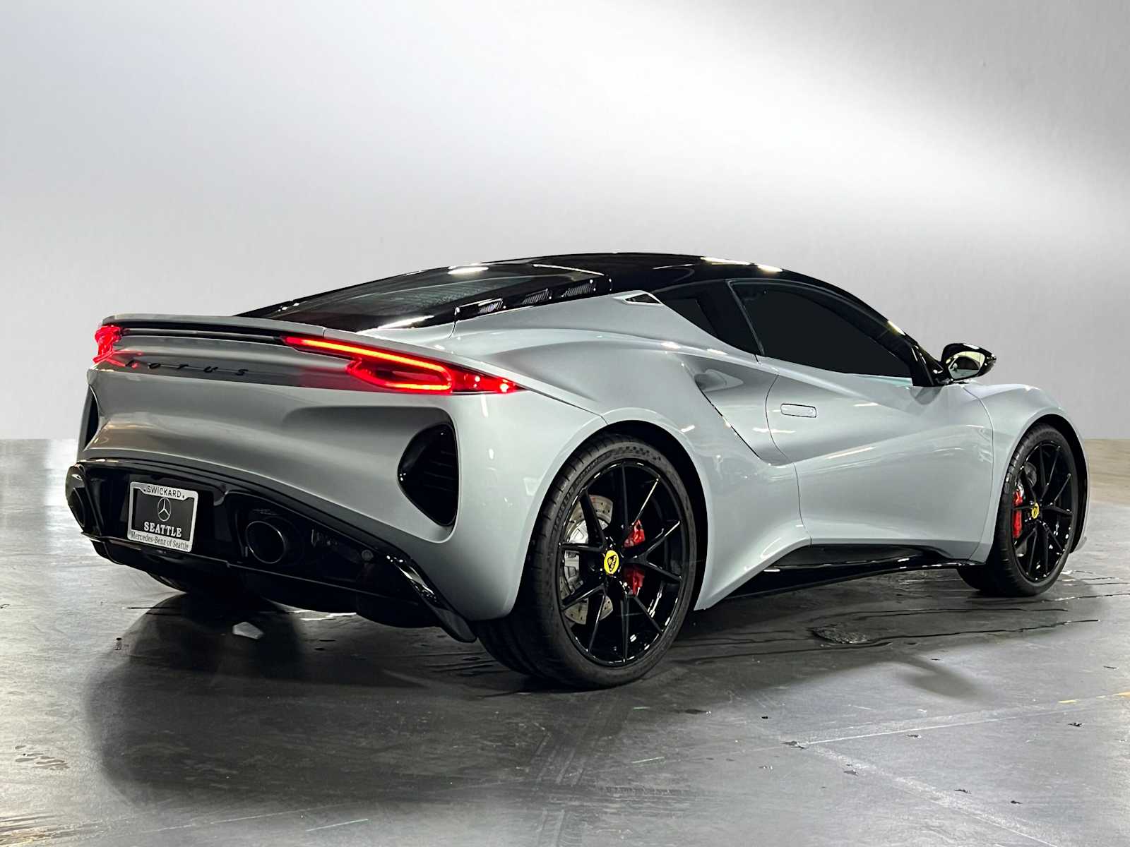 2024 Lotus Emira First Edition photo 3