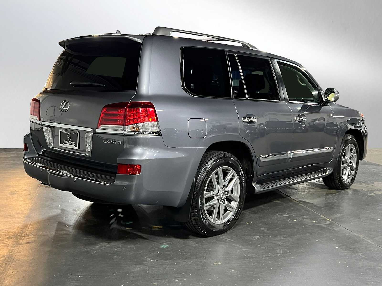 2014 Lexus LX 570 photo 3