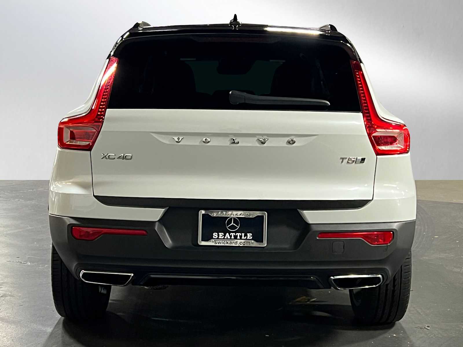 2020 Volvo XC40 R-Design T5 AWD photo 3