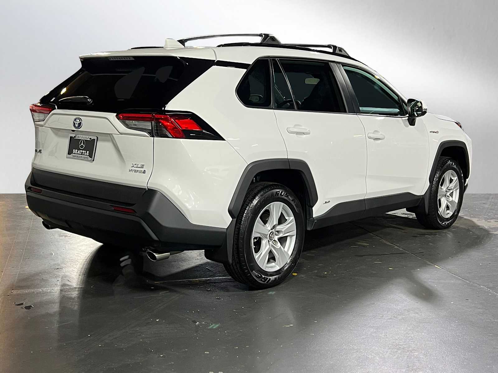 2019 Toyota RAV4 Hybrid XLE photo 4