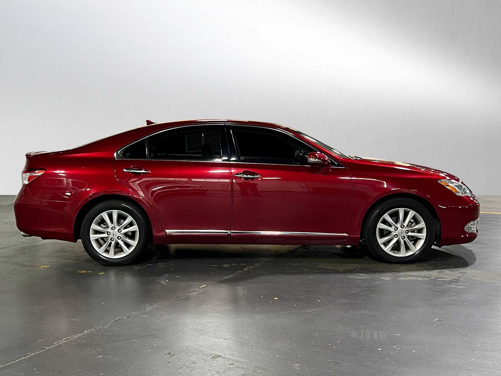 2011 Lexus ES 350 photo 2