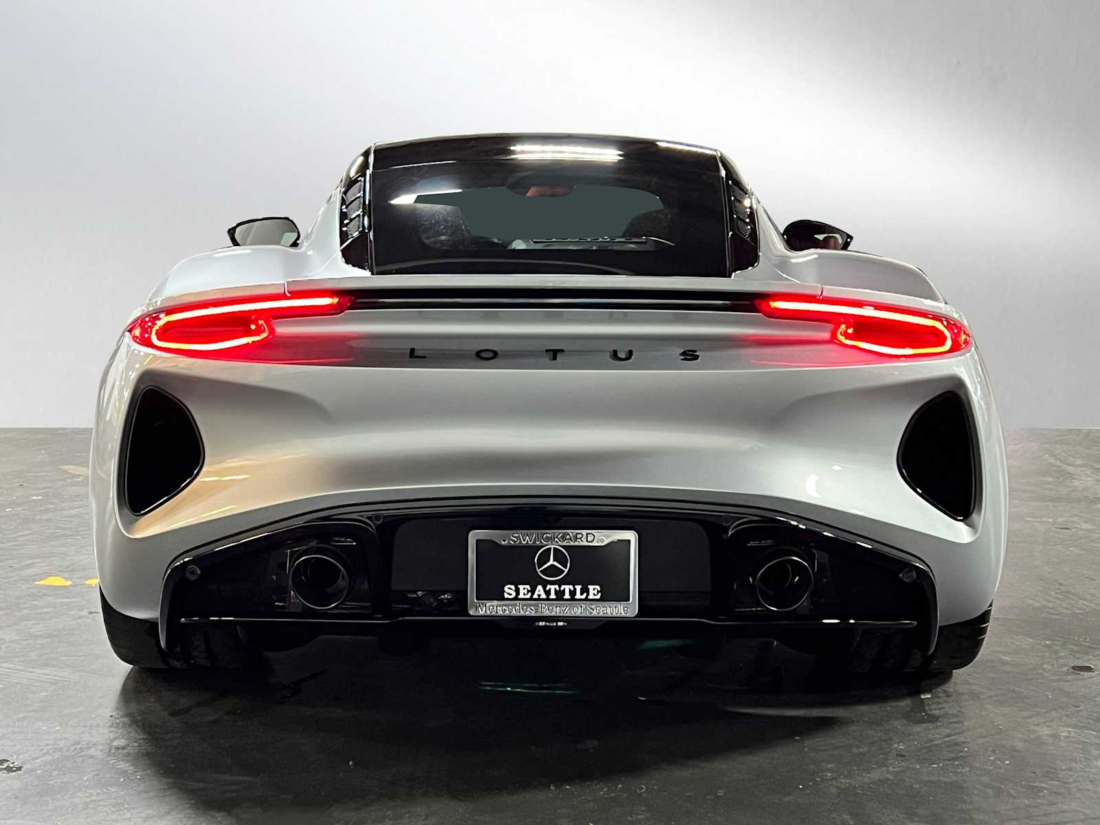 2024 Lotus Emira First Edition photo 4