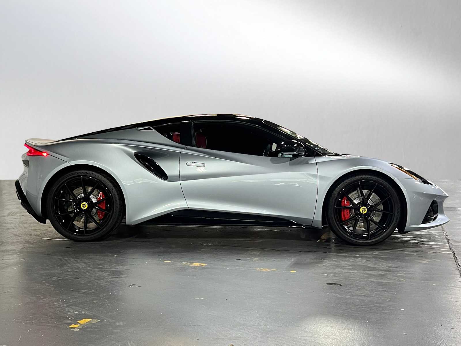 2024 Lotus Emira First Edition photo 2