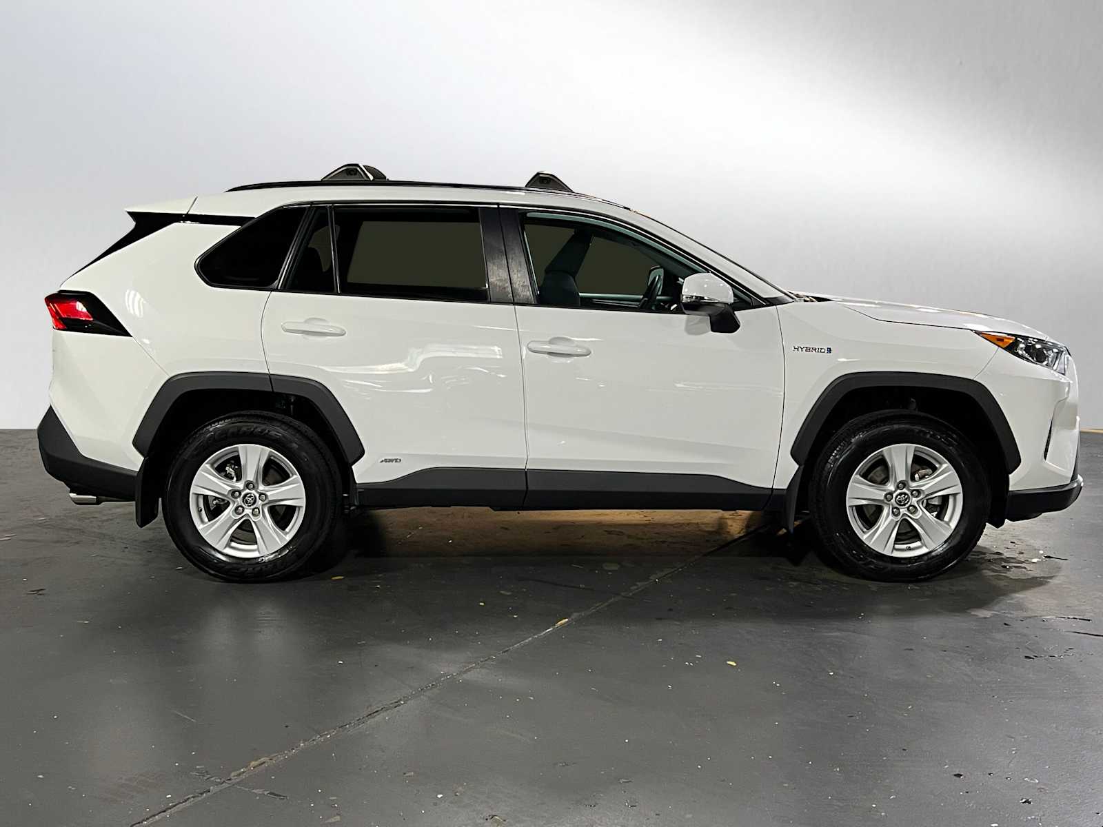 2019 Toyota RAV4 Hybrid XLE photo 2