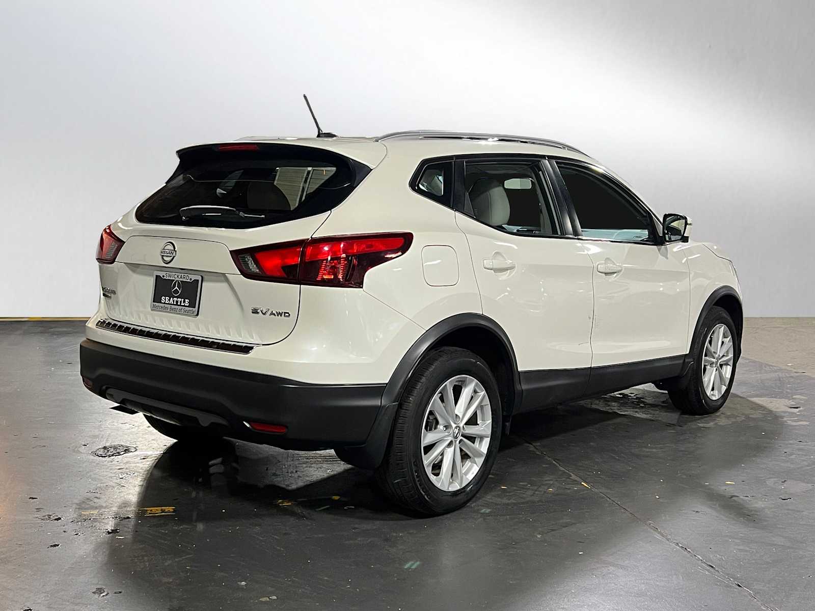 2018 Nissan Rogue Sport SV photo 2