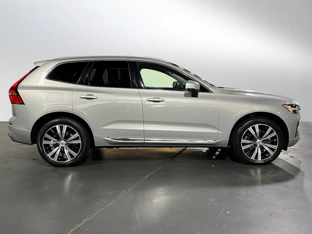 Used 2023 Volvo XC60 Plus Bright Theme B5 AWD