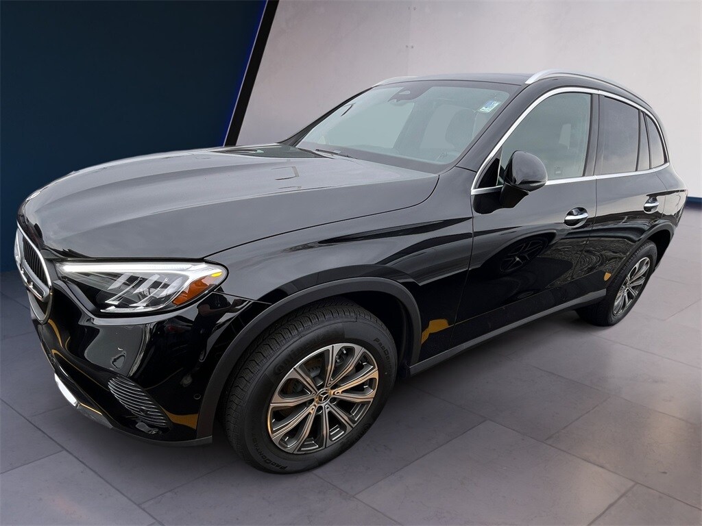 2024 Mercedes Benz GLC 300 photo 2
