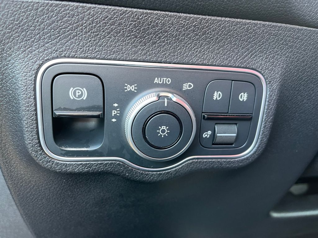 2025 Mercedes-Benz GLB Base - Photo 25