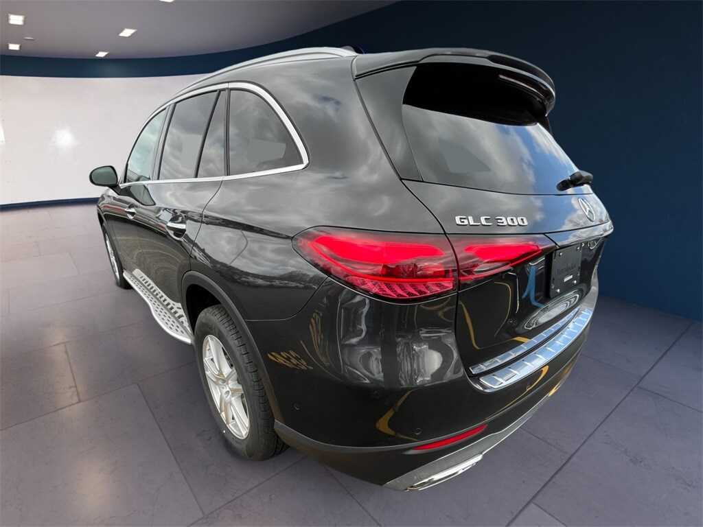 2025 Mercedes Benz GLC 300 4MATIC photo 2