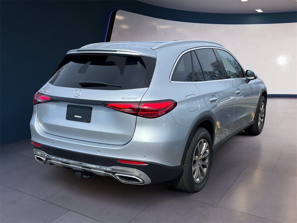 2025 Mercedes Benz GLC 300 4MATIC photo 3