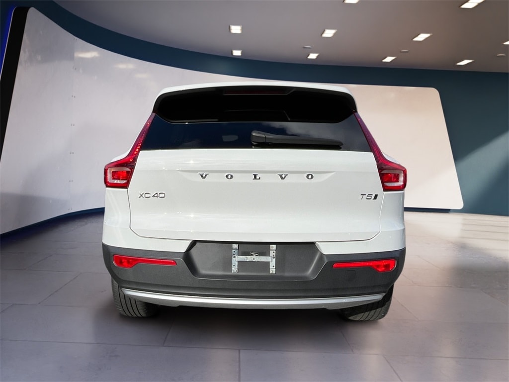 Used 2020 Volvo XC40 Momentum SUV