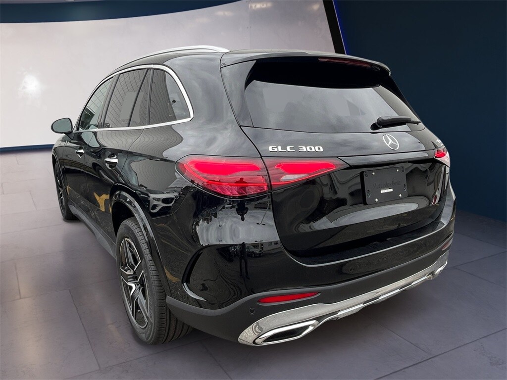 2026 Mercedes Benz GLC 300 4MATIC photo 2