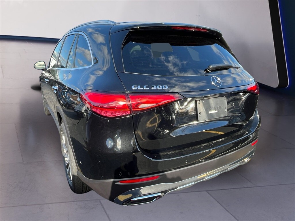2026 Mercedes Benz GLC 300 4MATIC photo 2